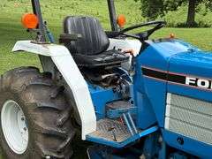 1987-1998 Ford 1320 Tractor with Mid-Mount Ford 914 Mower