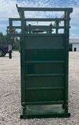 Lakeland Deluxe Cattle Chute - Like New