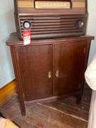 Vintage RCA Victor Record Player/Radio