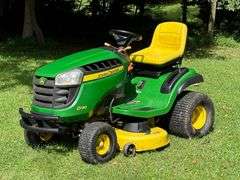John Deere D130 Lawn Tractor