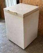 Holiday LC05 Chest Freezer