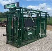 Lakeland Deluxe Cattle Chute - Like New