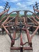 IH 490 22' Hydraulic Fold Wing Disc