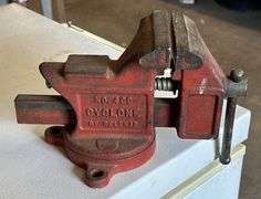 Belknap Cyclone No. 400 4" Swivel Vise
