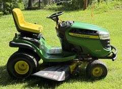 John Deere D130 Lawn Tractor