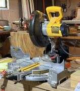 DeWalt DW713 10" Compound Miter Saw