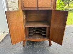 Victor Talking Machine Co. Floor Model Victrola