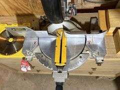 DeWalt DW713 10" Compound Miter Saw