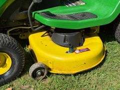 John Deere D130 Lawn Tractor