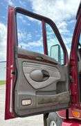 2001 Kenworth T2000 Semi Truck