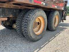 2001 International 2674 Form Handling Truck