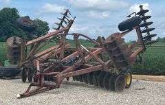 IH 490 22' Hydraulic Fold Wing Disc