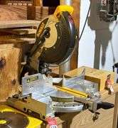 DeWalt DW713 10" Compound Miter Saw