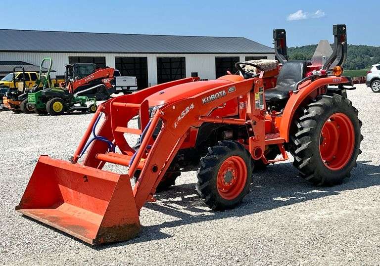2011/12 Kubota L3800 HST MFWD Tractor with Kubota LA524FL Loader image