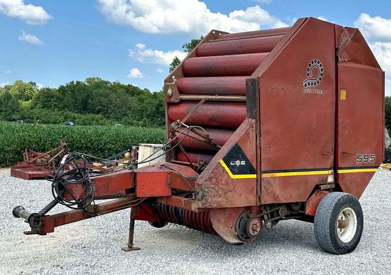 OMC 595 Round Hay Baler image