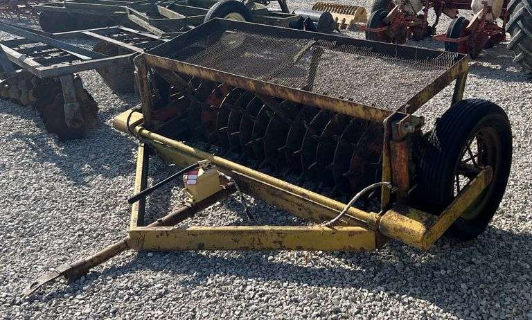 Pull-Type Aerator/Plugger image