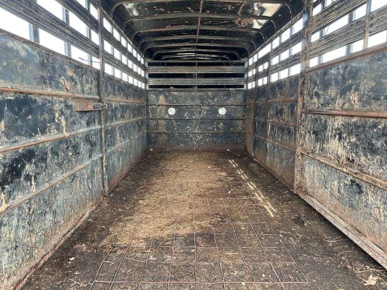 1996 CornPro Gooseneck Livestock Trailer