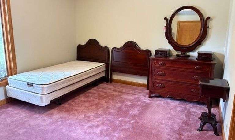 Davis Cabinet Company 5-Piece Cherry Wood Bedroom Suite image