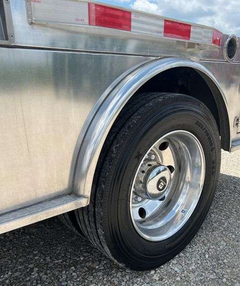 2001 Ford F550 XL Truck with CM Aluminum Flatbed
