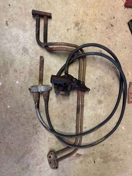 Farmall C - 200 Tractor Hydraulic Valve image