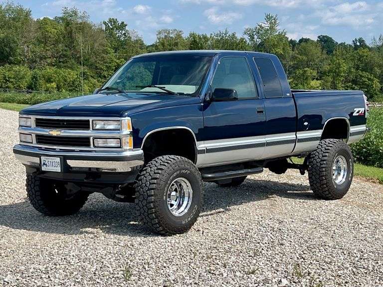 1995 Chevrolet Silverado 1500 4x4 Pickup - Rebuilt Title image