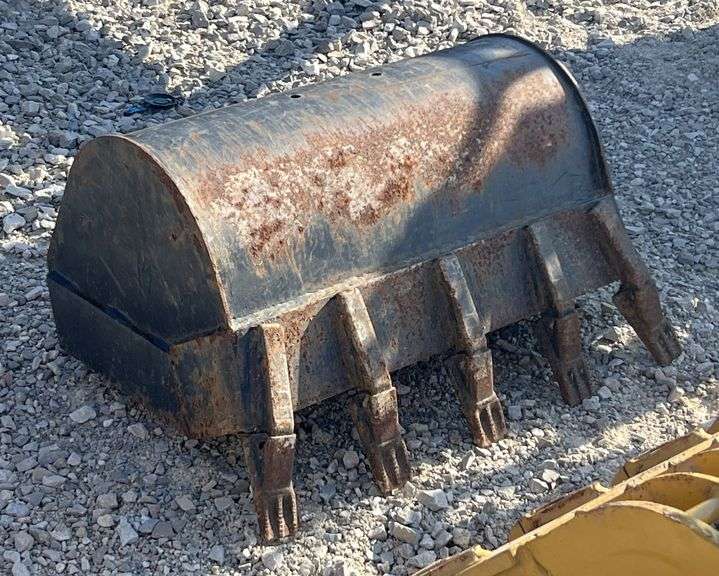 John Deere 46 Backhoe Bucket image