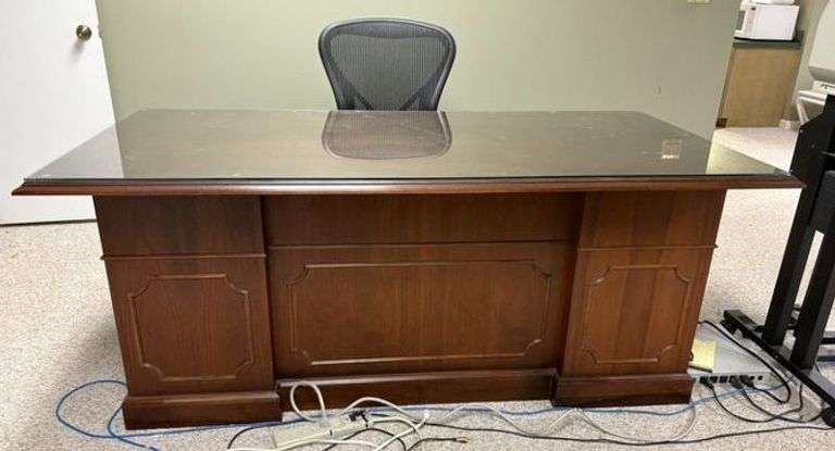Paoli INC. Executive Desk image