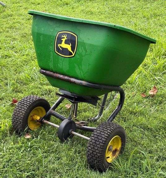 John Deere BST-35JD Pull-Type Broadcast Spreader image