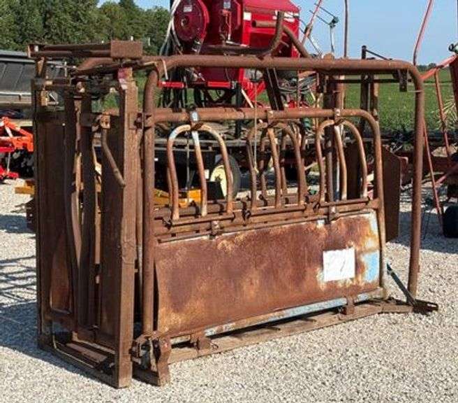 Universal Livestock Chute image