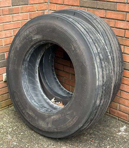 Michelin 275/80R 22.5 Steer Tires image
