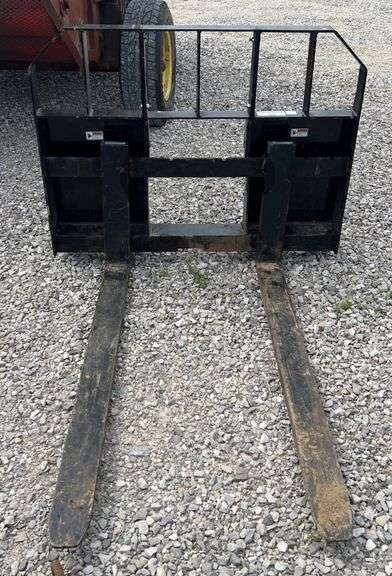 RK 4000LB Pallett Forks with Skid Steer Mounts image