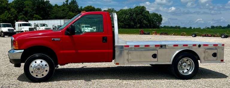 2001 Ford F550 XL Truck with CM Aluminum Flatbed
