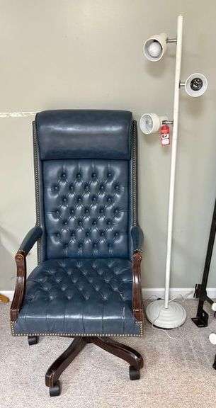Executive Office Chair & Floor Lamp image