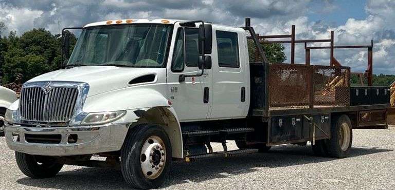 2006 International 4300 Flatbed Truck image
