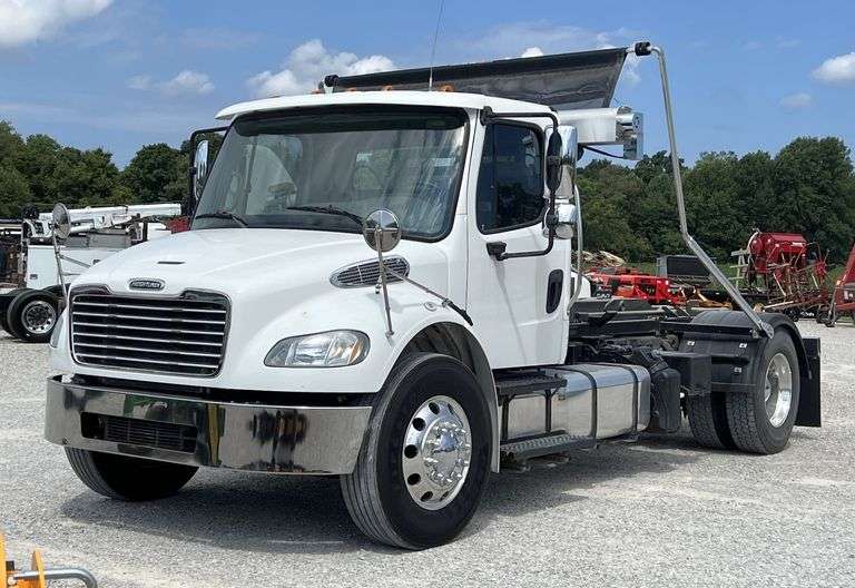 2016 Freightliner Business Class M2 106 Hook-Lift Truck image