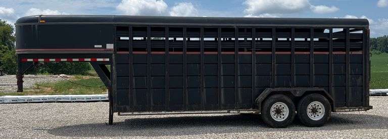 1996 CornPro Gooseneck Livestock Trailer
