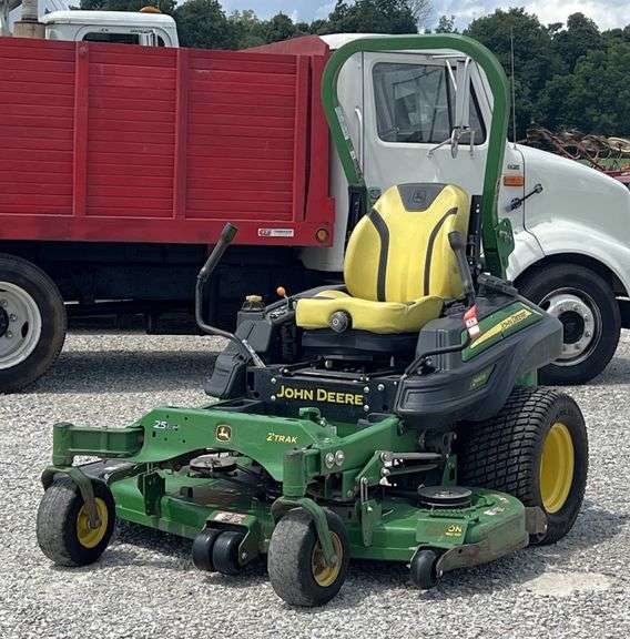 John Deere Z950R Zero Turn Mower image