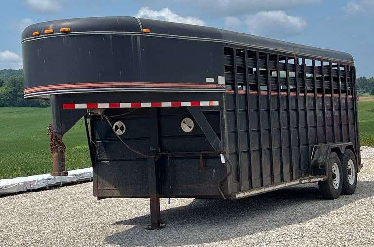 1996 CornPro Gooseneck Livestock Trailer