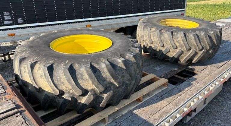 Firestone 24.5R32 Combine Tires on JD 10-Hole Rims image
