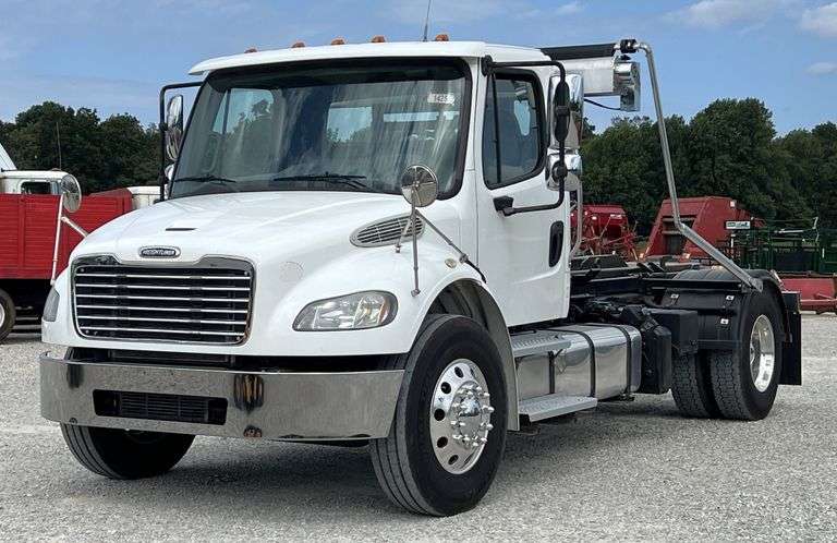 2016 Freightliner Business Class M2 106 Hook-Lift Truck image