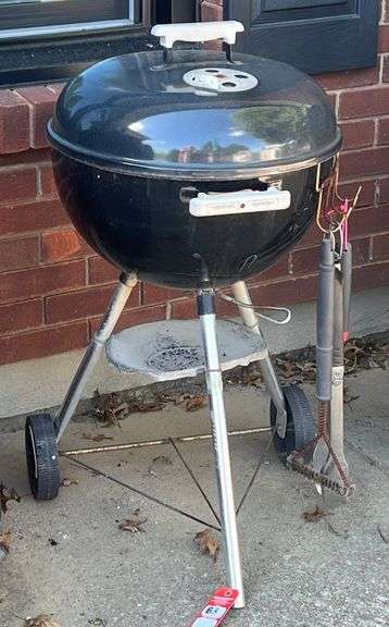 Weber Portable Charcoal Grill image