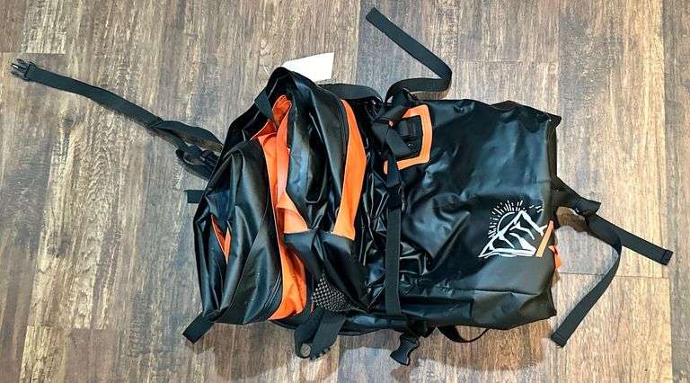 Sinking Auto Roof-Top Luggage Storage Bag image