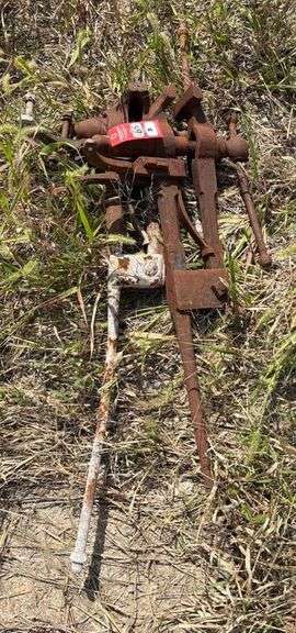 Early Leg-Style Blacksmith Vise image