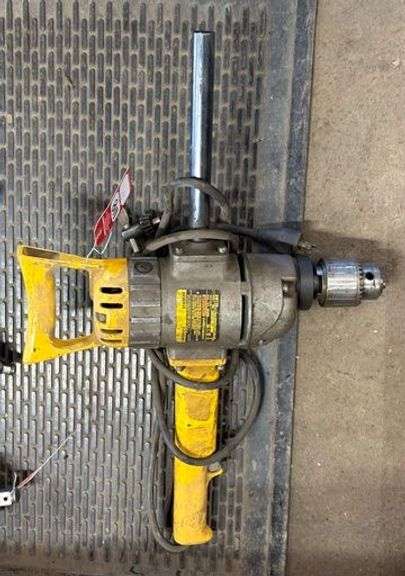 DeWalt DW138 3/4" Reversible Spade Handle Drill image