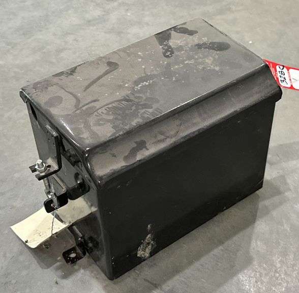 New Farmall M/SM Battery Box with Lid image