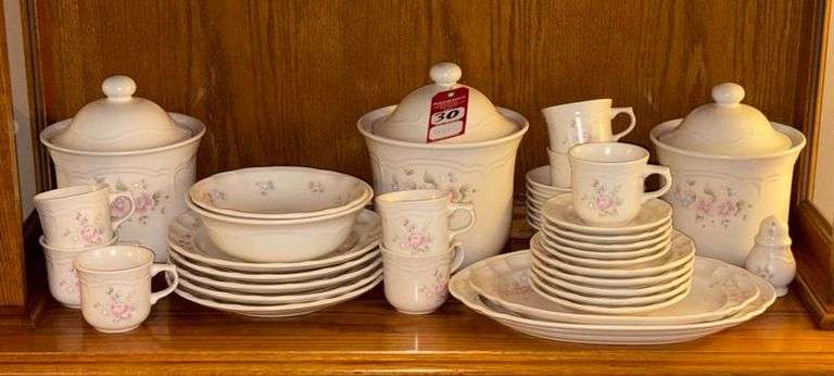 Pfaltzgraff 40-Piece Place Setting image