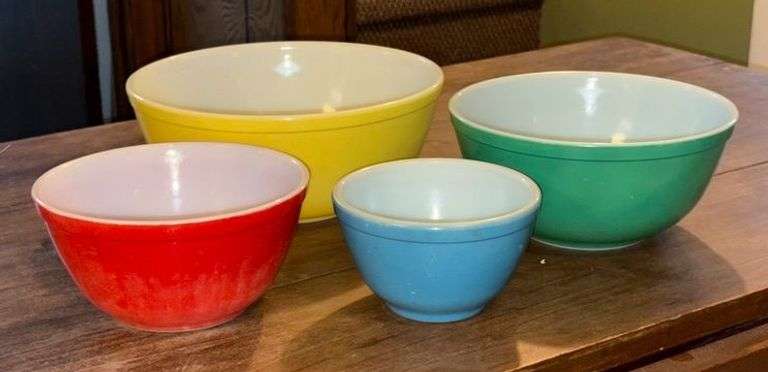 Pyrex Nesting Bowl Set image