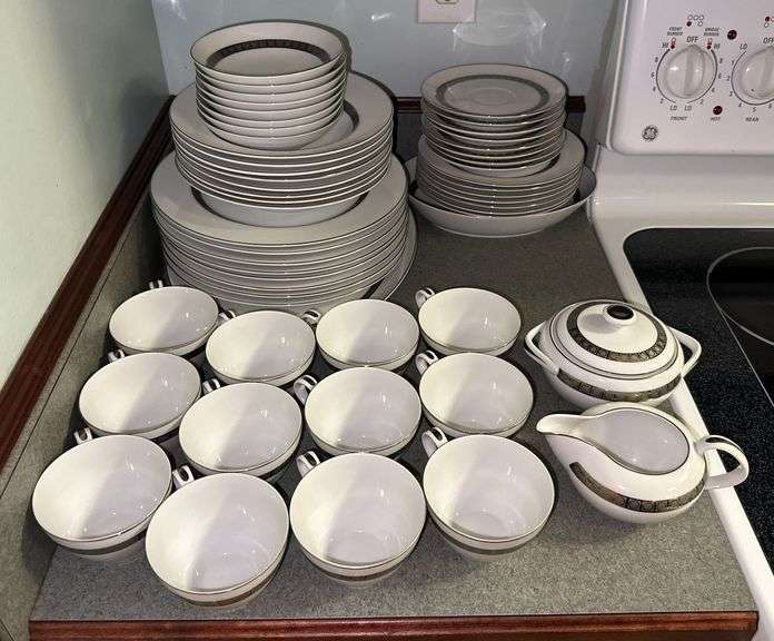 Harmony House "Candleglow" 56 PC China Set image