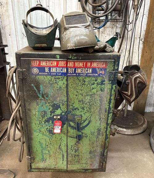 Lincoln 225 Welder with Cart & Supplies image