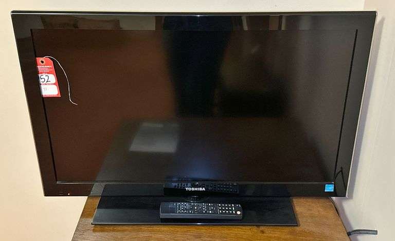 Toshiba 32" LCD TV image